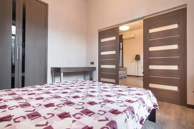 In Evropeiska Street, 25 Daire